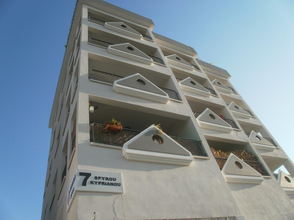 Alora Apartments Lárnaca Exterior foto